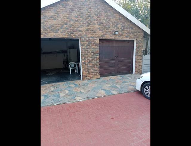 4 BEDROOM HOUSE FOR SALE IN BIRCH ACRES